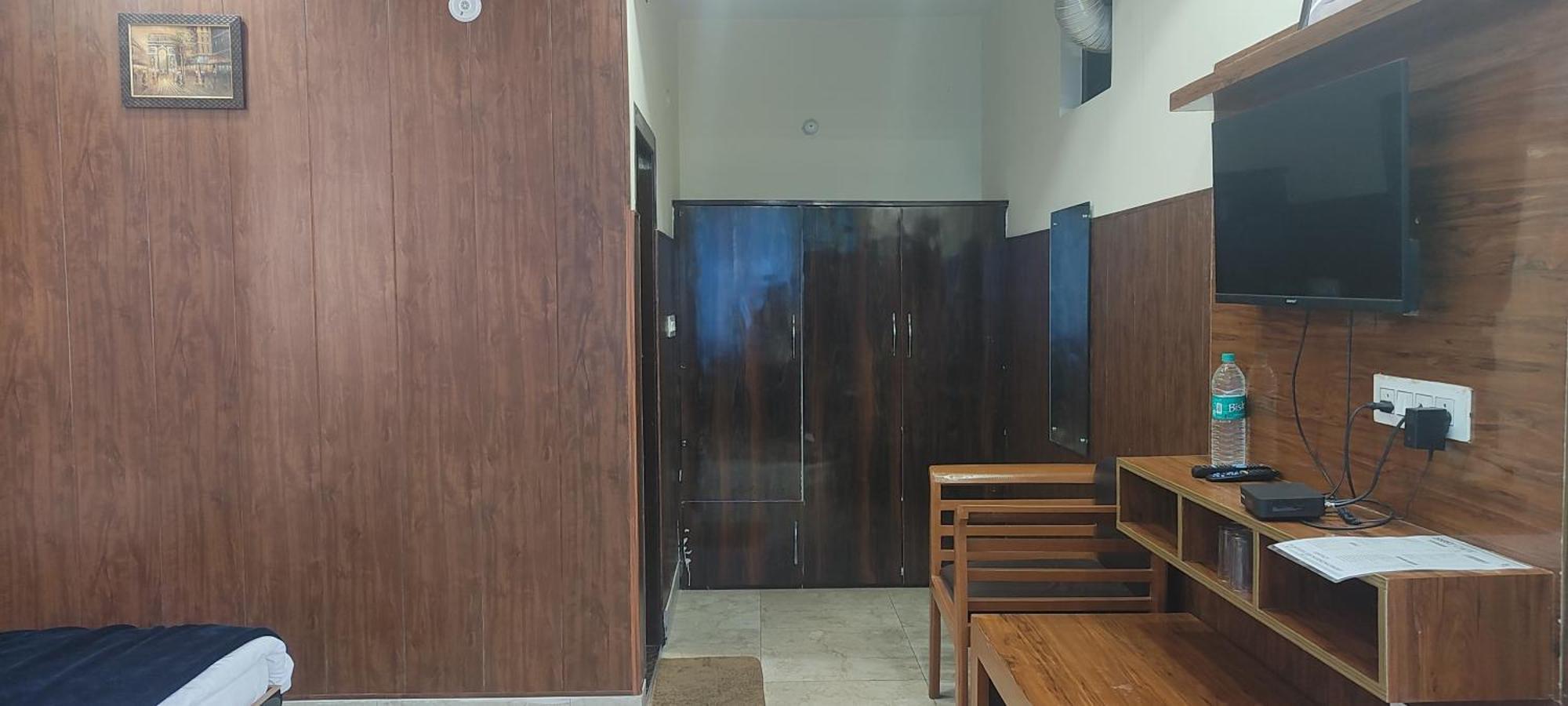 Arya Mansion Hotel Lansdowne Ngoại thất bức ảnh