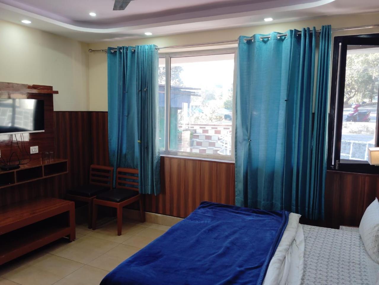 Arya Mansion Hotel Lansdowne Ngoại thất bức ảnh